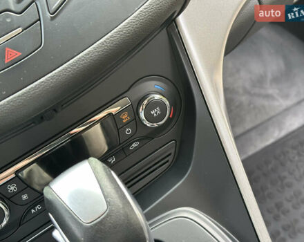 Белый Форд Куга, объемом двигателя 2 л и пробегом 125 тыс. км за 13700 $, фото 38 на Automoto.ua