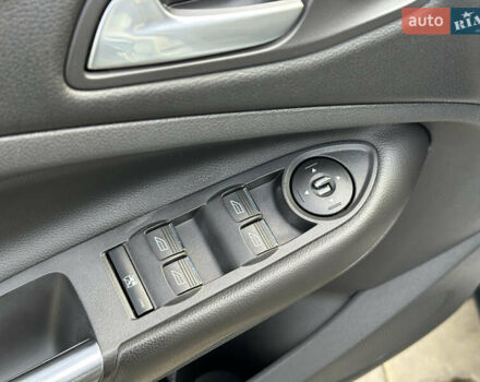 Белый Форд Куга, объемом двигателя 2 л и пробегом 125 тыс. км за 13700 $, фото 31 на Automoto.ua