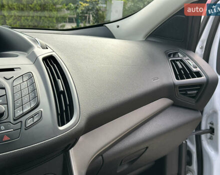 Белый Форд Куга, объемом двигателя 2 л и пробегом 125 тыс. км за 13700 $, фото 41 на Automoto.ua