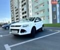 Белый Форд Куга, объемом двигателя 2 л и пробегом 215 тыс. км за 9999 $, фото 1 на Automoto.ua