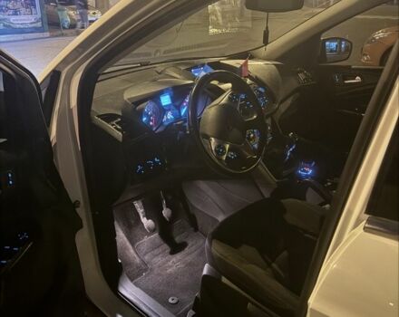Білий Форд Куга, об'ємом двигуна 0 л та пробігом 235 тис. км за 13500 $, фото 4 на Automoto.ua