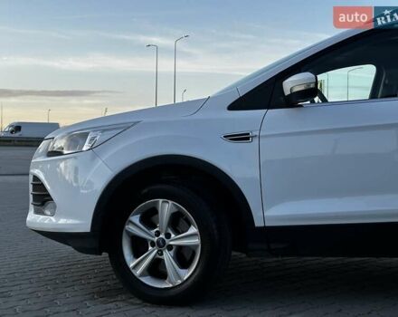 Білий Форд Куга, об'ємом двигуна 2 л та пробігом 170 тис. км за 13499 $, фото 4 на Automoto.ua