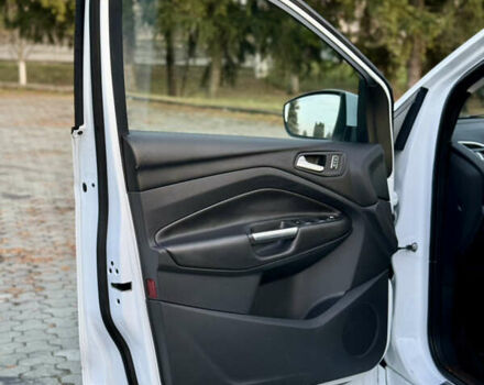 Білий Форд Куга, об'ємом двигуна 2 л та пробігом 205 тис. км за 16499 $, фото 32 на Automoto.ua