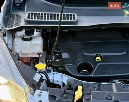 Білий Форд Куга, об'ємом двигуна 2 л та пробігом 205 тис. км за 16499 $, фото 69 на Automoto.ua