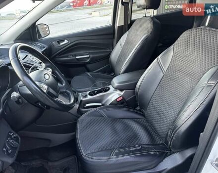 Білий Форд Куга, об'ємом двигуна 2 л та пробігом 170 тис. км за 13499 $, фото 17 на Automoto.ua