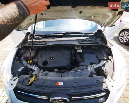 Білий Форд Куга, об'ємом двигуна 2 л та пробігом 115 тис. км за 13500 $, фото 4 на Automoto.ua