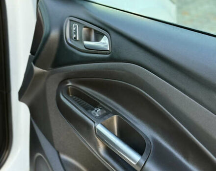 Білий Форд Куга, об'ємом двигуна 2 л та пробігом 205 тис. км за 16499 $, фото 53 на Automoto.ua