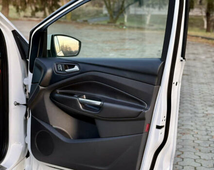 Білий Форд Куга, об'ємом двигуна 2 л та пробігом 205 тис. км за 16499 $, фото 52 на Automoto.ua