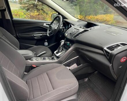 Белый Форд Куга, объемом двигателя 2 л и пробегом 211 тыс. км за 12990 $, фото 24 на Automoto.ua