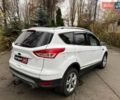 Белый Форд Куга, объемом двигателя 2 л и пробегом 211 тыс. км за 12990 $, фото 4 на Automoto.ua