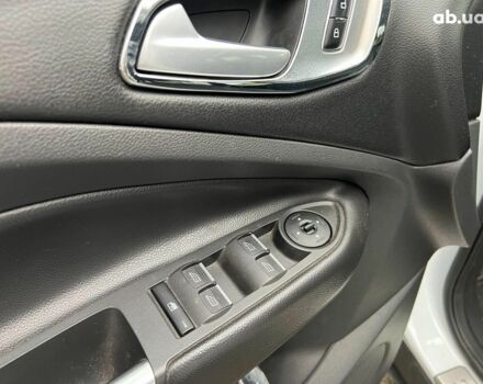 Белый Форд Куга, объемом двигателя 2 л и пробегом 211 тыс. км за 12990 $, фото 9 на Automoto.ua