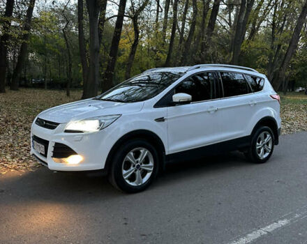 Форд Куга 2015 в Черновцах на Automoto.ua Белый Форд Куга, объемом двигателя 2 л и пробегом 186 тыс. км за 13900 $, фото 3 на Automoto.ua