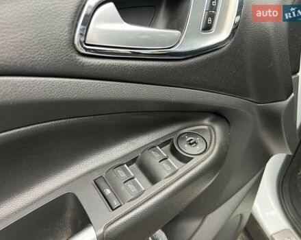 Белый Форд Куга, объемом двигателя 2 л и пробегом 211 тыс. км за 12990 $, фото 9 на Automoto.ua