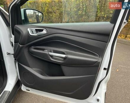 Белый Форд Куга, объемом двигателя 2 л и пробегом 211 тыс. км за 12990 $, фото 23 на Automoto.ua