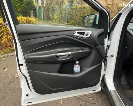 Белый Форд Куга, объемом двигателя 2 л и пробегом 211 тыс. км за 12990 $, фото 8 на Automoto.ua