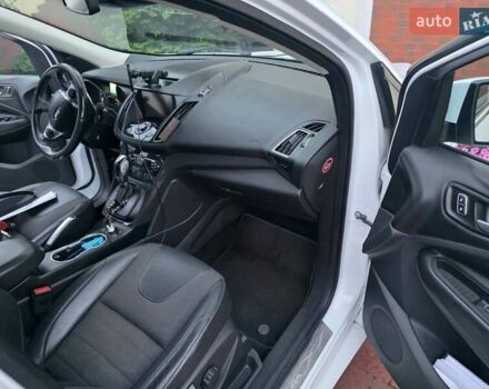 Білий Форд Куга, об'ємом двигуна 2 л та пробігом 275 тис. км за 14950 $, фото 2 на Automoto.ua