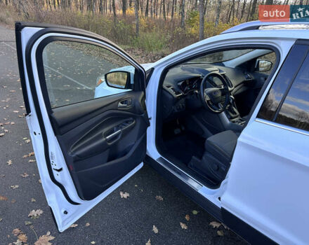 Белый Форд Куга, объемом двигателя 2 л и пробегом 155 тыс. км за 15700 $, фото 29 на Automoto.ua