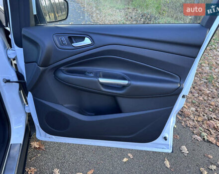 Белый Форд Куга, объемом двигателя 2 л и пробегом 155 тыс. км за 15700 $, фото 54 на Automoto.ua