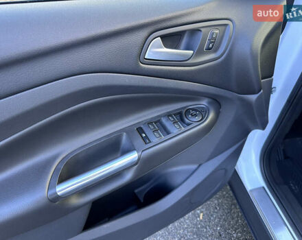 Белый Форд Куга, объемом двигателя 2 л и пробегом 155 тыс. км за 15700 $, фото 31 на Automoto.ua