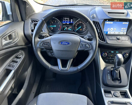 Белый Форд Куга, объемом двигателя 2 л и пробегом 155 тыс. км за 15700 $, фото 39 на Automoto.ua