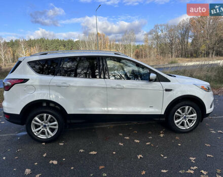 Белый Форд Куга, объемом двигателя 2 л и пробегом 155 тыс. км за 15700 $, фото 28 на Automoto.ua