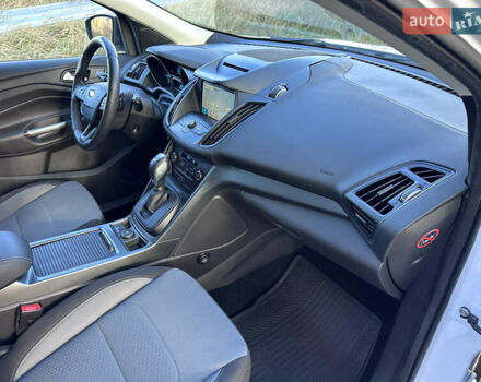 Белый Форд Куга, объемом двигателя 2 л и пробегом 155 тыс. км за 15700 $, фото 49 на Automoto.ua