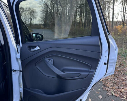 Белый Форд Куга, объемом двигателя 2 л и пробегом 155 тыс. км за 15700 $, фото 57 на Automoto.ua