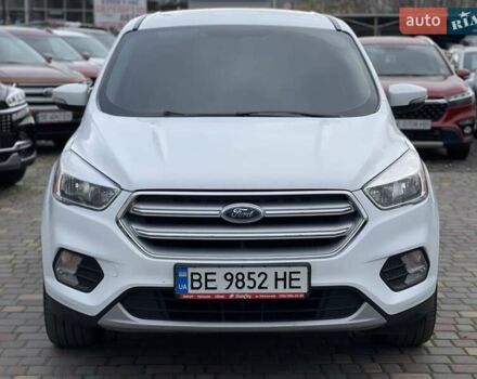 Белый Форд Куга, объемом двигателя 1.5 л и пробегом 205 тыс. км за 12700 $, фото 1 на Automoto.ua