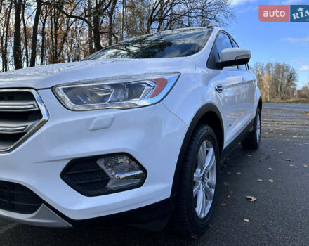 Белый Форд Куга, объемом двигателя 2 л и пробегом 155 тыс. км за 15700 $, фото 2 на Automoto.ua