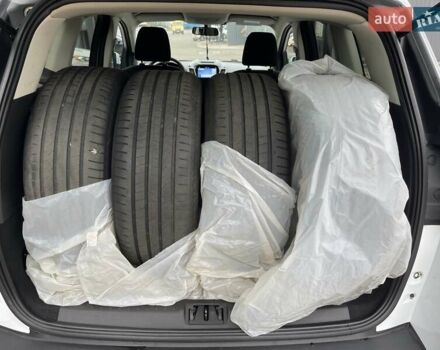 Белый Форд Куга, объемом двигателя 2 л и пробегом 133 тыс. км за 16900 $, фото 22 на Automoto.ua