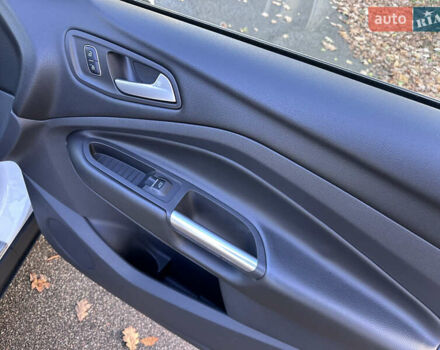 Белый Форд Куга, объемом двигателя 2 л и пробегом 155 тыс. км за 15700 $, фото 55 на Automoto.ua