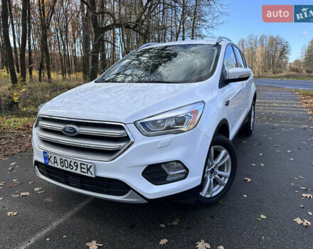 Белый Форд Куга, объемом двигателя 2 л и пробегом 155 тыс. км за 15700 $, фото 1 на Automoto.ua