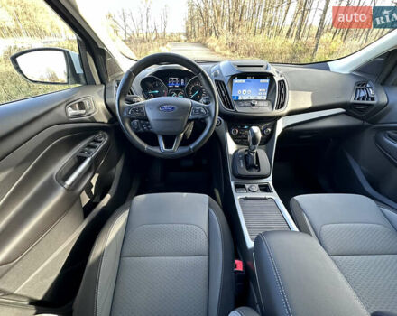 Белый Форд Куга, объемом двигателя 2 л и пробегом 155 тыс. км за 15700 $, фото 38 на Automoto.ua