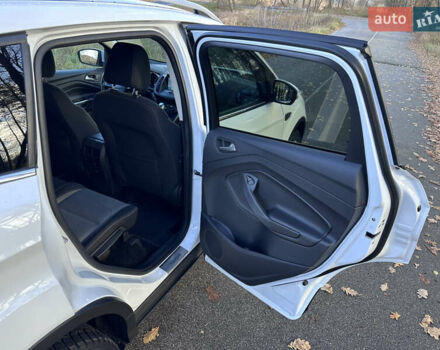 Белый Форд Куга, объемом двигателя 2 л и пробегом 155 тыс. км за 15700 $, фото 56 на Automoto.ua