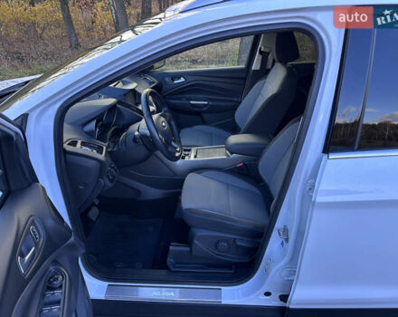 Белый Форд Куга, объемом двигателя 2 л и пробегом 155 тыс. км за 15700 $, фото 32 на Automoto.ua