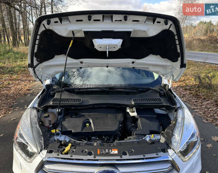 Белый Форд Куга, объемом двигателя 2 л и пробегом 155 тыс. км за 15700 $, фото 69 на Automoto.ua