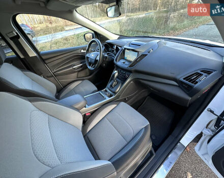 Белый Форд Куга, объемом двигателя 2 л и пробегом 155 тыс. км за 15700 $, фото 48 на Automoto.ua