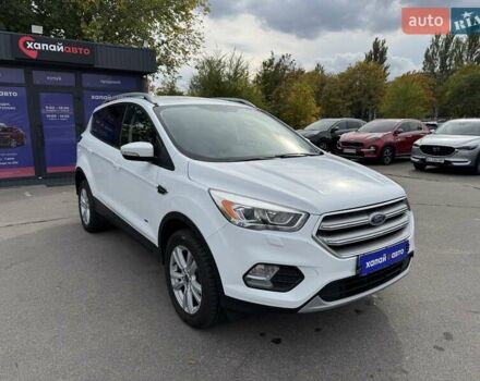Белый Форд Куга, объемом двигателя 2 л и пробегом 98 тыс. км за 17900 $, фото 2 на Automoto.ua