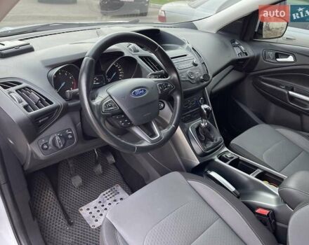 Белый Форд Куга, объемом двигателя 1.5 л и пробегом 205 тыс. км за 12700 $, фото 23 на Automoto.ua