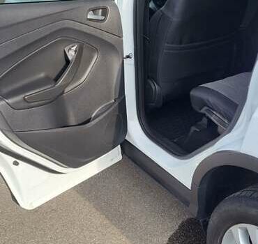 Білий Форд Куга, об'ємом двигуна 1.5 л та пробігом 112 тис. км за 14700 $, фото 7 на Automoto.ua