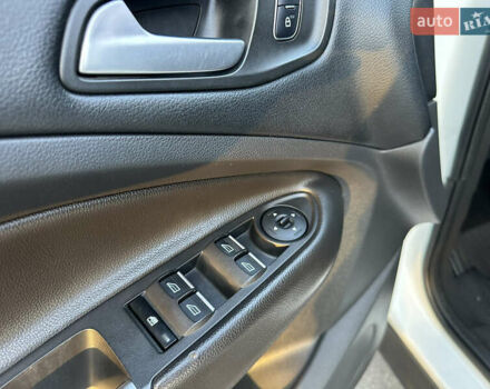 Белый Форд Куга, объемом двигателя 2 л и пробегом 243 тыс. км за 14700 $, фото 30 на Automoto.ua