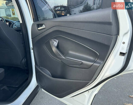 Белый Форд Куга, объемом двигателя 2 л и пробегом 243 тыс. км за 14700 $, фото 45 на Automoto.ua