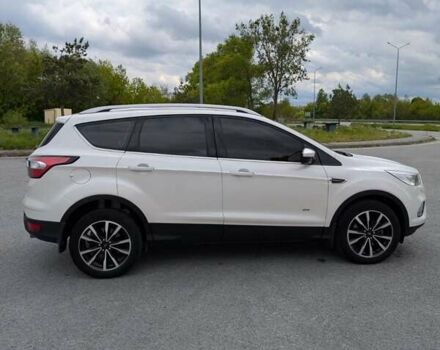 Форд Куга 2017 в Житомире на Automoto.ua Белый Форд Куга, объемом двигателя 2 л и пробегом 168 тыс. км за 16500 $, фото 6 на Automoto.ua