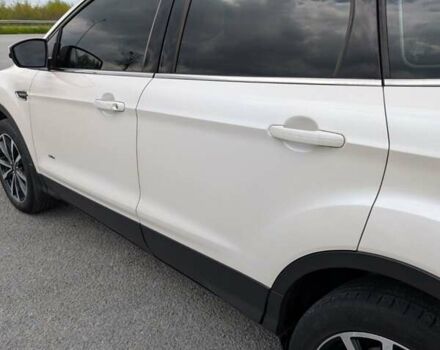 Форд Куга 2017 в Житомире на Automoto.ua Белый Форд Куга, объемом двигателя 2 л и пробегом 168 тыс. км за 16500 $, фото 12 на Automoto.ua