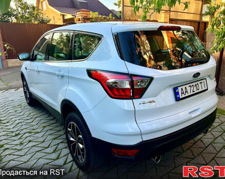 Білий Форд Куга, об'ємом двигуна 2 л та пробігом 123 тис. км за 16800 $, фото 5 на Automoto.ua