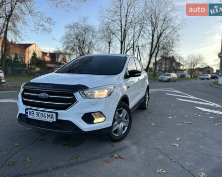 Белый Форд Куга, объемом двигателя 2 л и пробегом 243 тыс. км за 14700 $, фото 3 на Automoto.ua