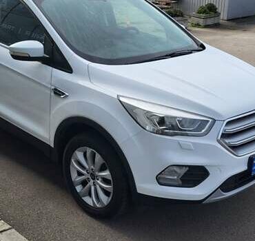 Білий Форд Куга, об'ємом двигуна 1.5 л та пробігом 112 тис. км за 14700 $, фото 1 на Automoto.ua