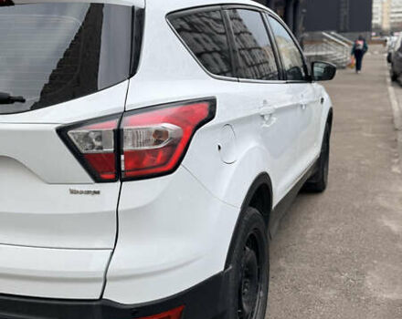 Білий Форд Куга, об'ємом двигуна 2 л та пробігом 255 тис. км за 15500 $, фото 3 на Automoto.ua
