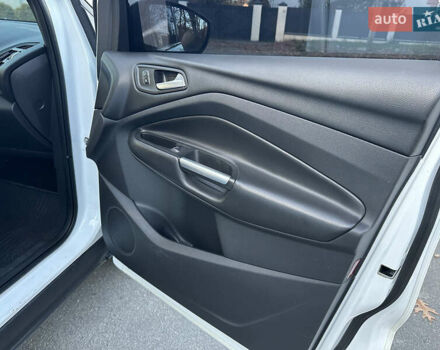 Белый Форд Куга, объемом двигателя 2 л и пробегом 243 тыс. км за 14700 $, фото 46 на Automoto.ua