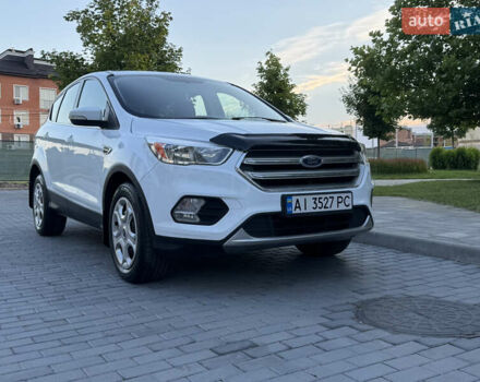 Белый Форд Куга, объемом двигателя 2 л и пробегом 165 тыс. км за 14799 $, фото 7 на Automoto.ua